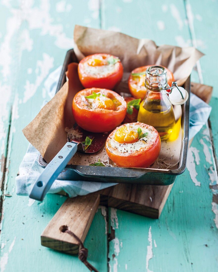 Stuffed tomatoes with egg
