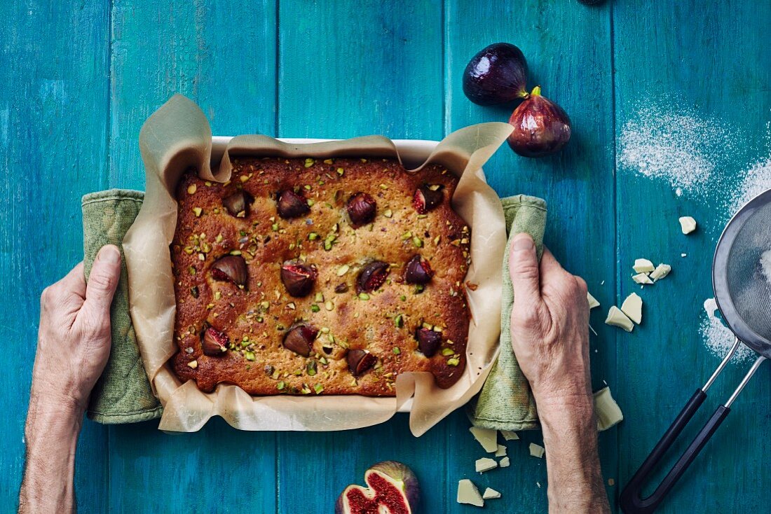 Fig and pistachio tray bake cake