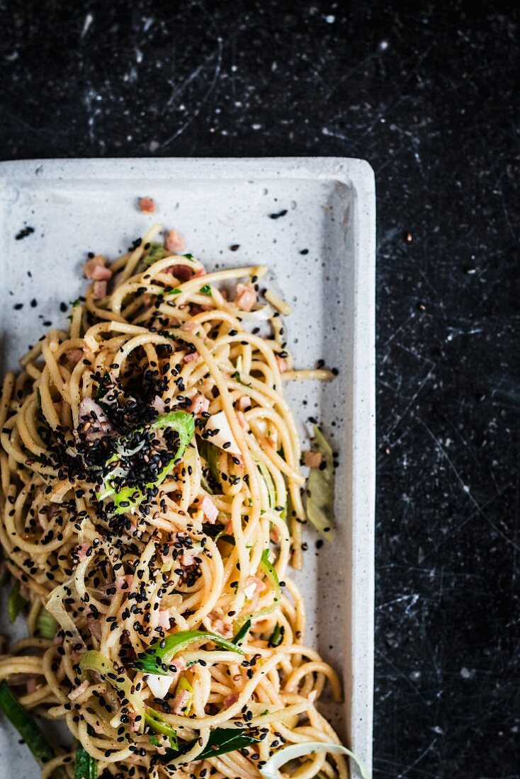 Noodle salad with sesame seeds and ham (Asia)
