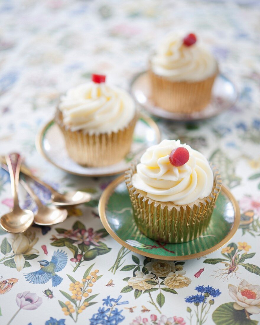 Vanille-Cupcakes mit Erdbeerlakritze
