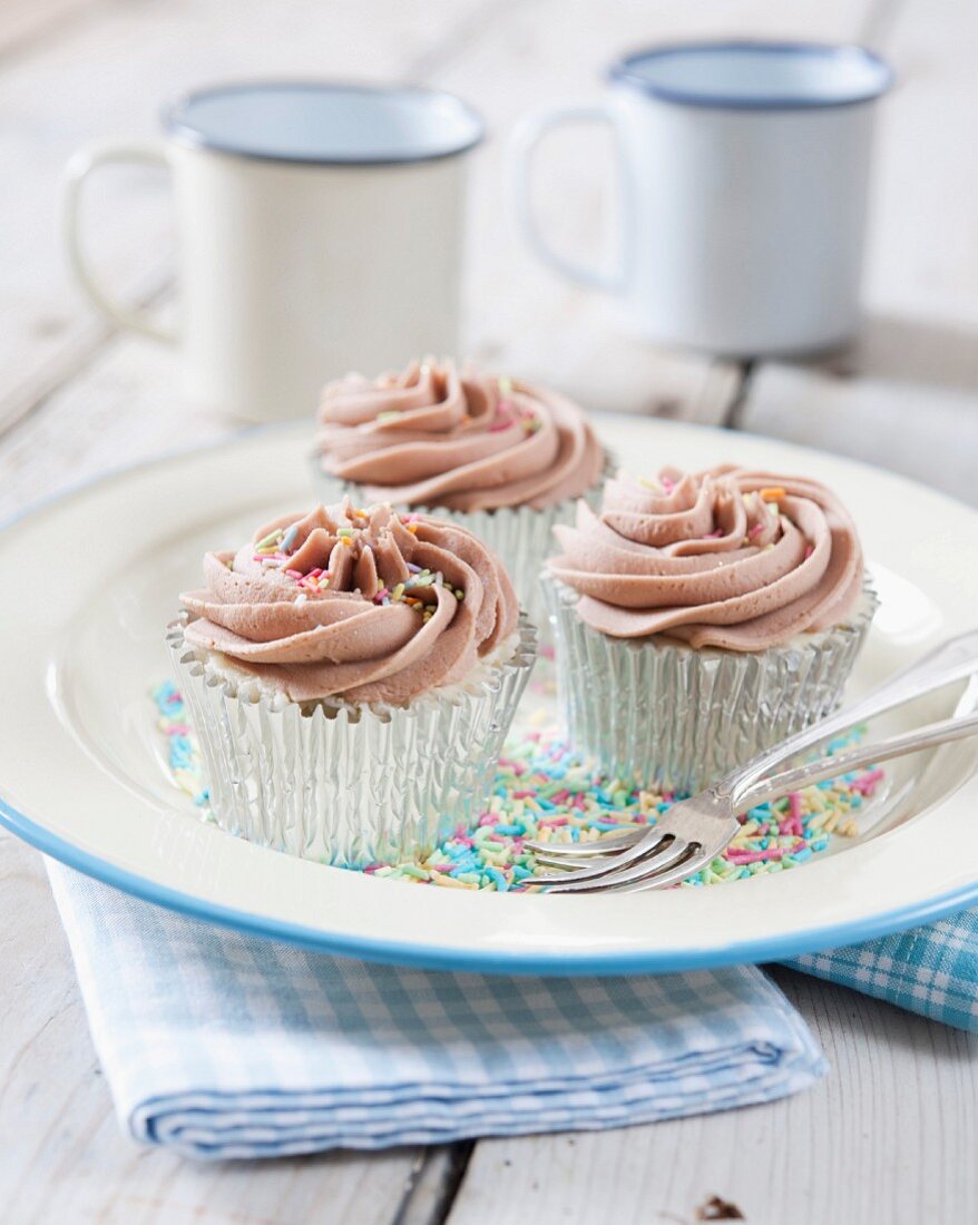 Cupcakes mit bunten Schokostreuseln