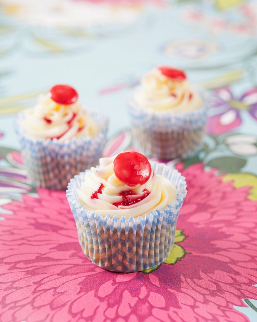 Cupcakes with strawberry syrup and sweets