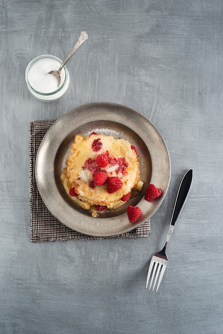 Himbeerpfannkuchen mit Zucker