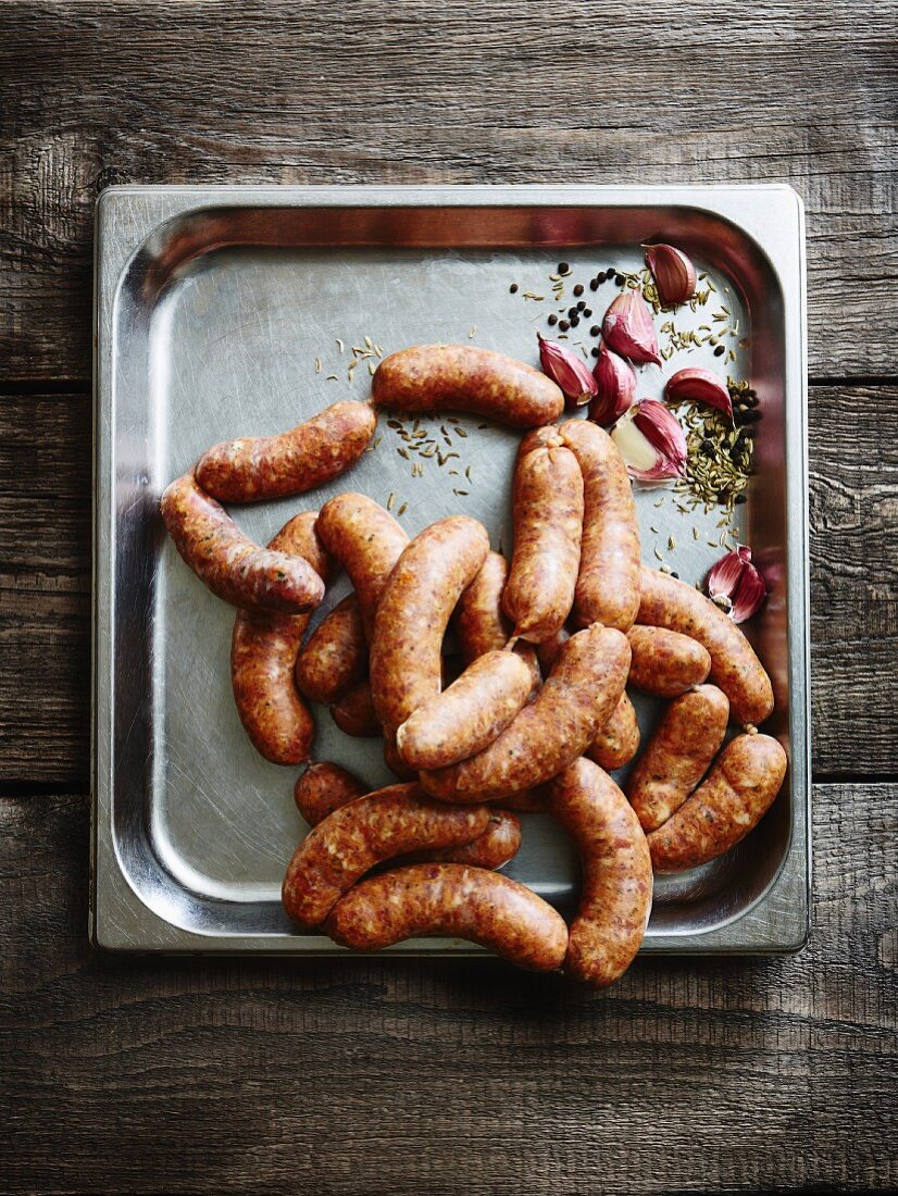 Salsiccia and garlic on a baking tray