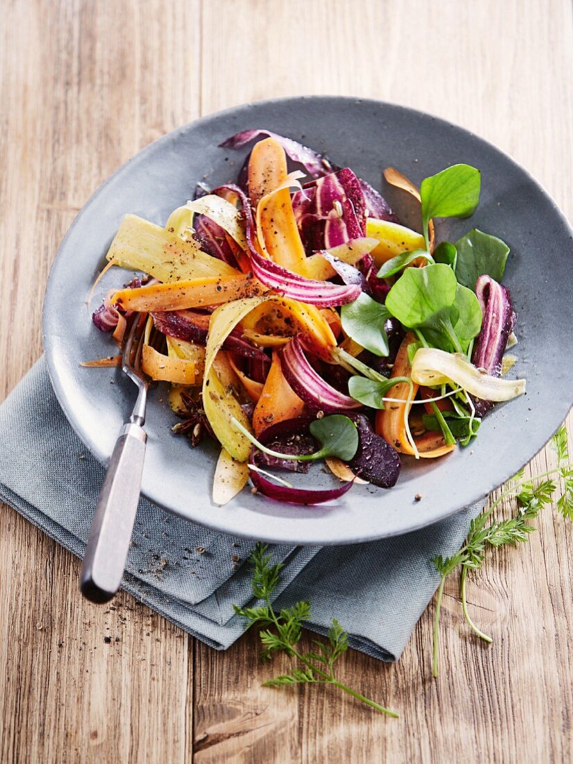 Carrot salad with red onions