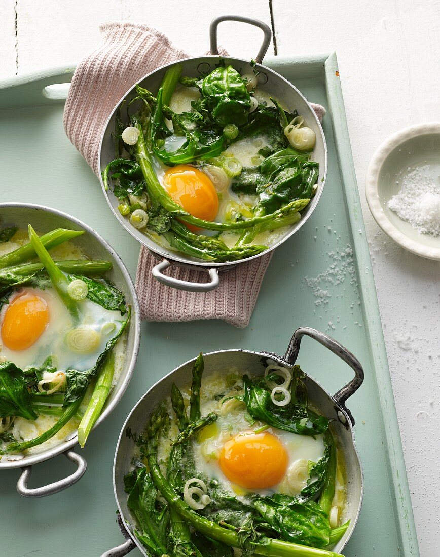 Baked green vegetables with asparagus and egg