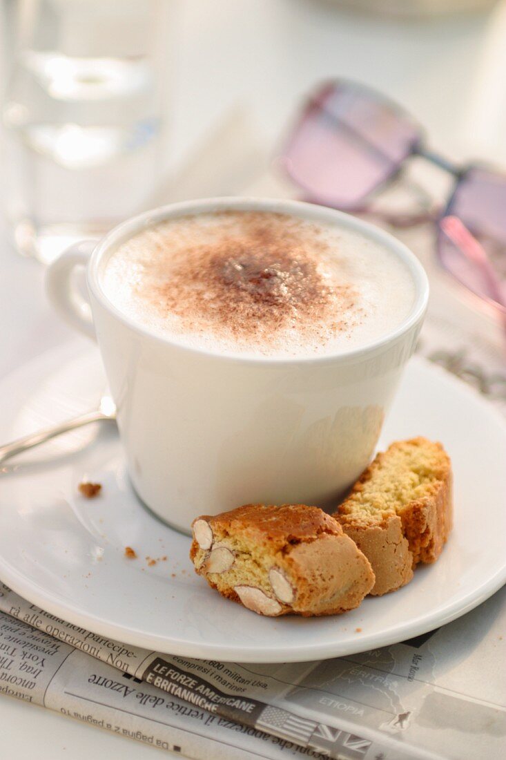 Cappuccino with cantuccini