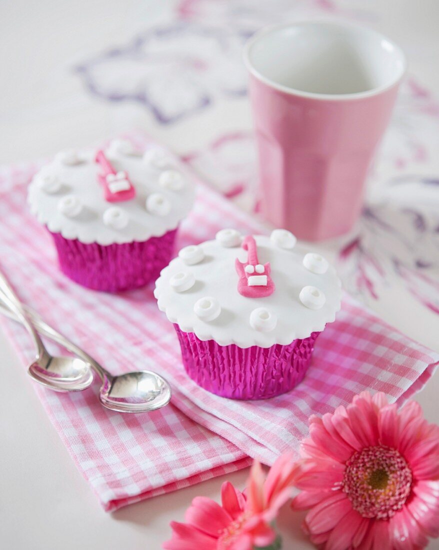 Cupcakes mit rosa Gitarre