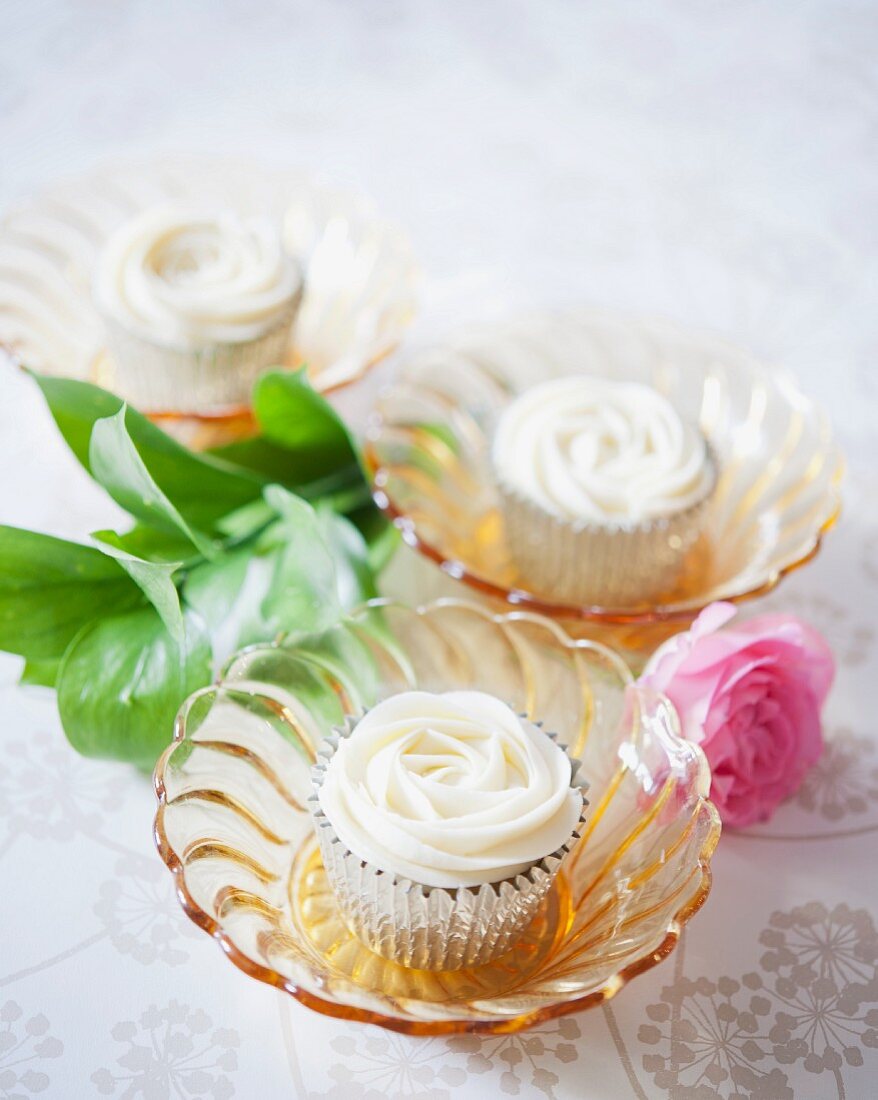 Rose cupcakes with chocolate cream