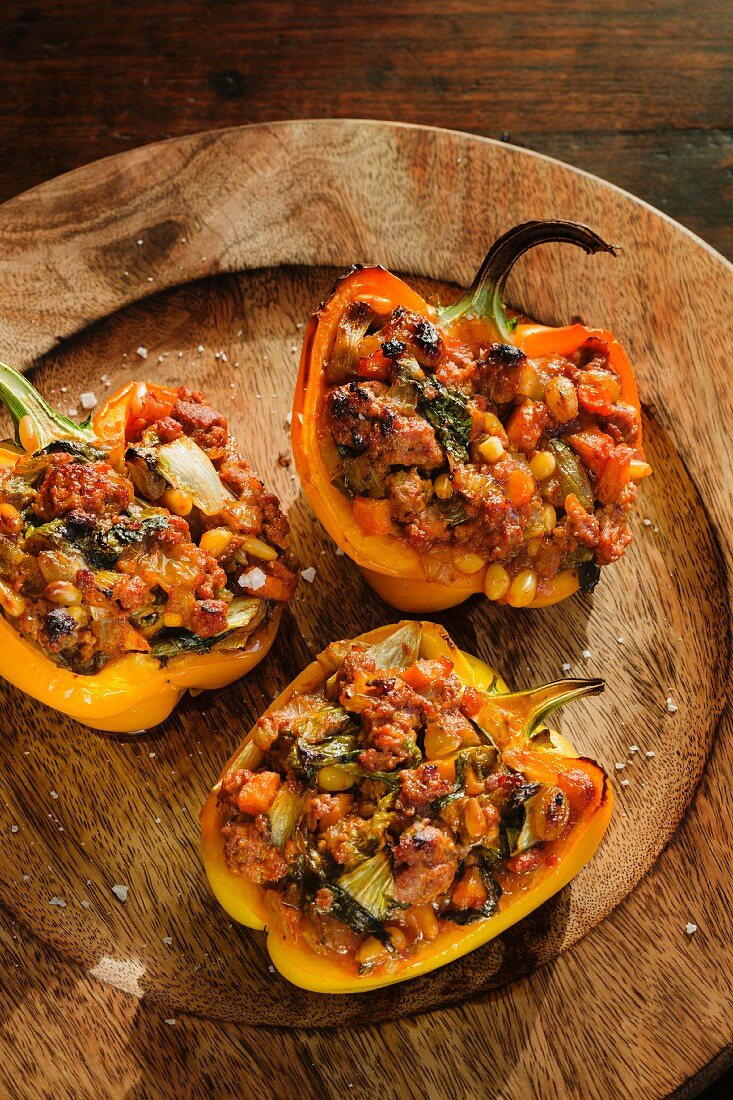 Peppers filled with minced lamb, vegetables and chicory