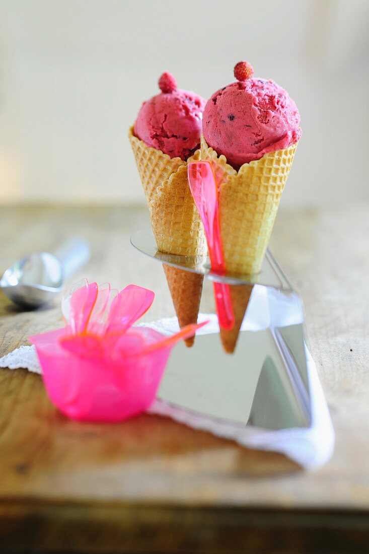Wild berry ice cream with balsamic sauce in cones