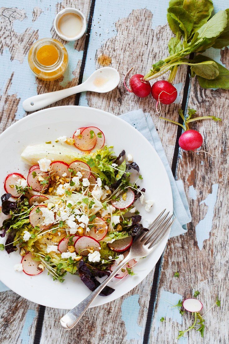 Salad with radishes, feta cheese and pistachios