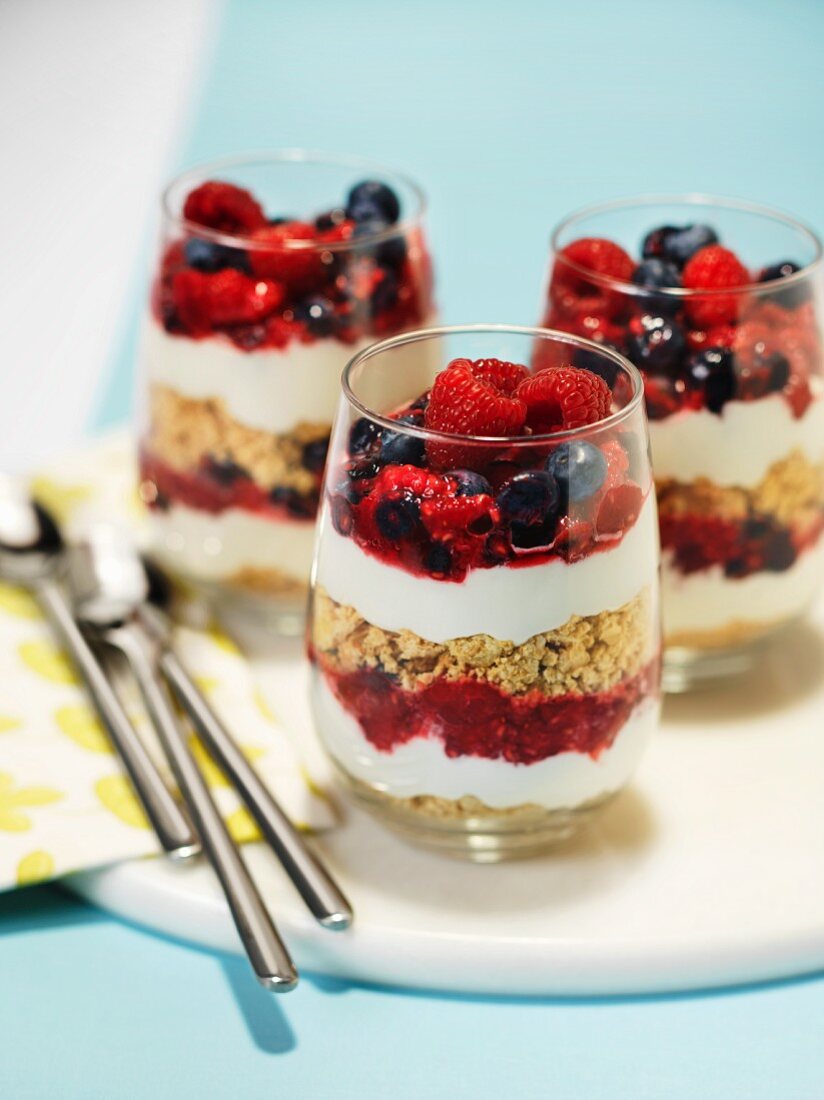 Trifle mit Sommerbeeren