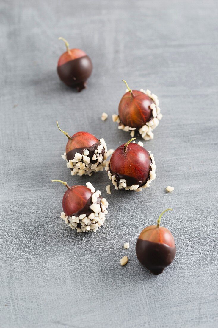Chocolate-coated gooseberries and chopped almonds