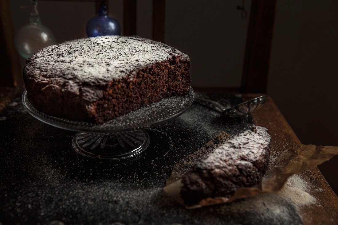 Beetroot and nut cake