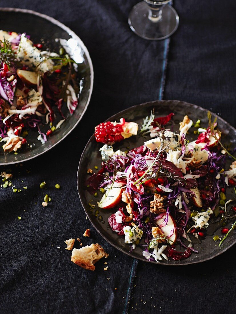 Fruchtiger Rotkohlsalat mit Blauschimmelkäse