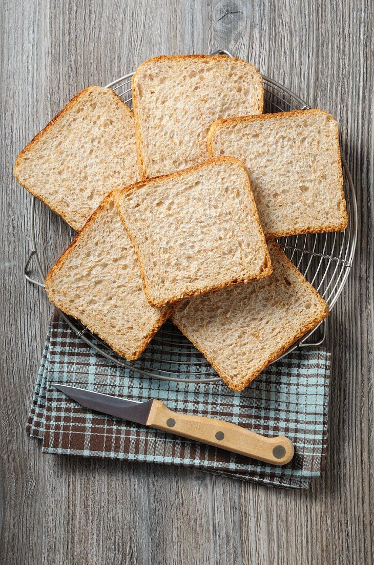 Slices of bread on a wire rack