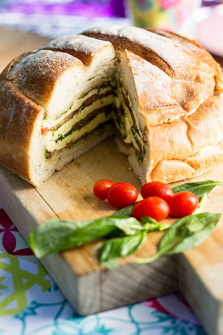 Caprese Picknick-Brot