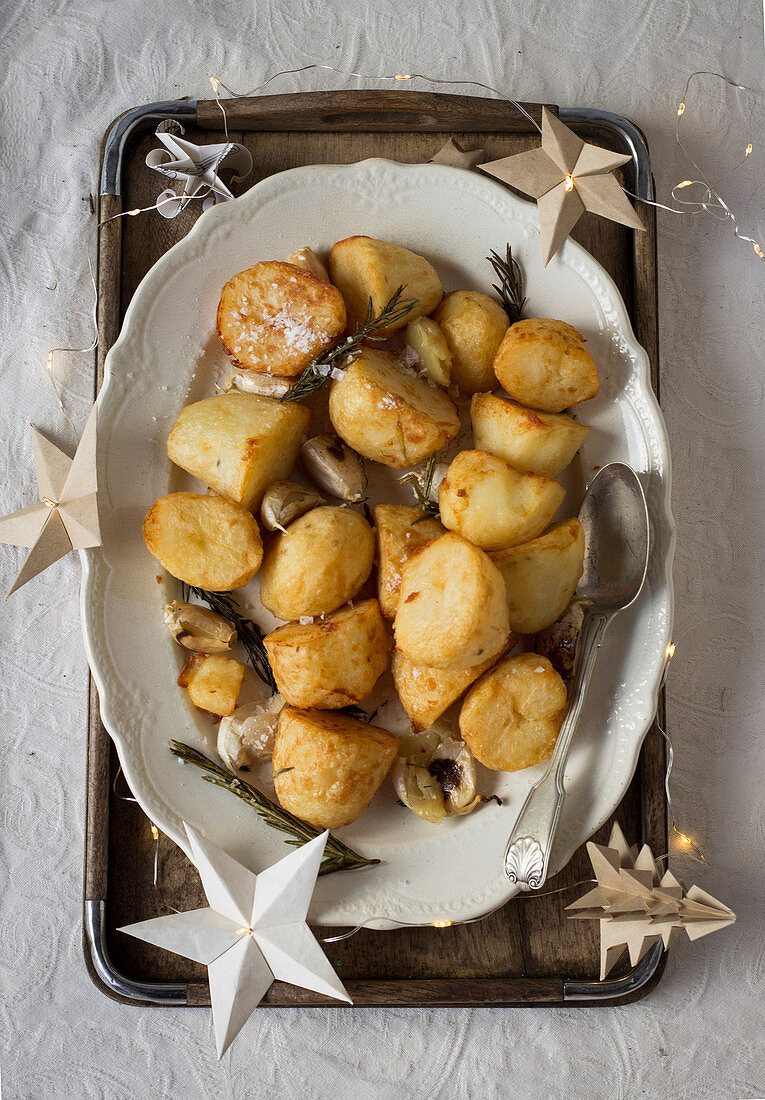 Bratkartoffeln mit Knoblauch und Rosmarin als weihnachtliche Beilage