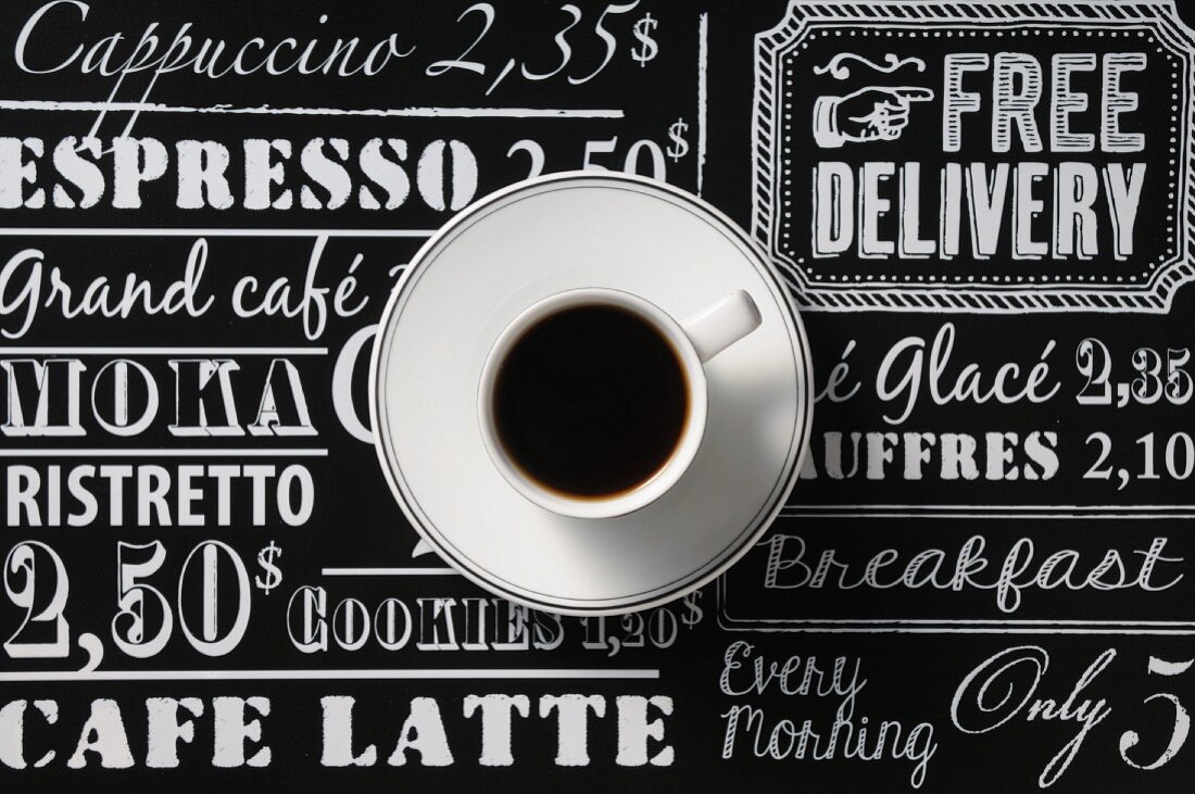 Kaffeetasse auf Preisliste