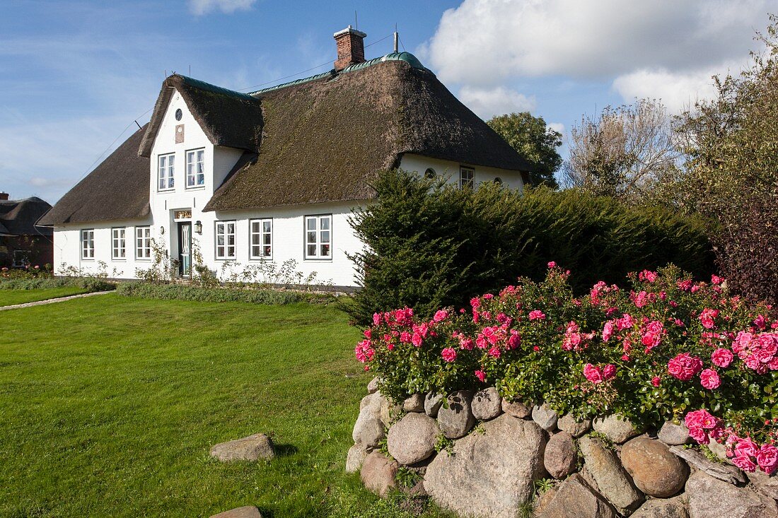 Altfriesisches Haus with a thatched roof, Sylt, Germany