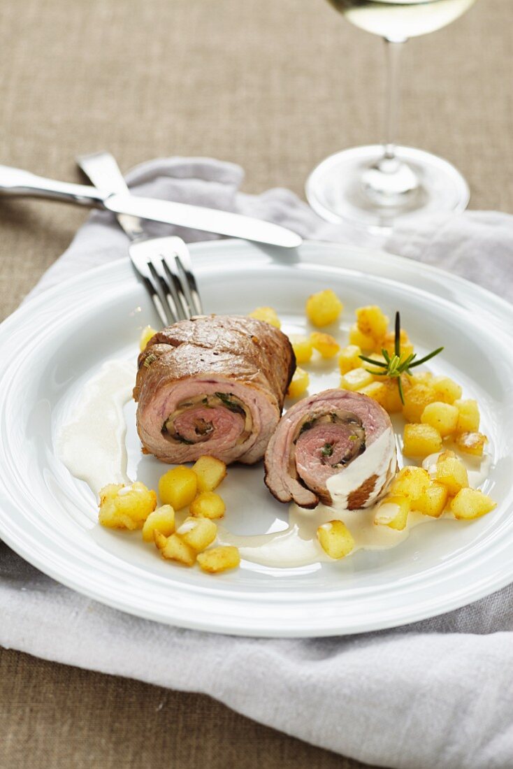 Veal roulade with potatoes