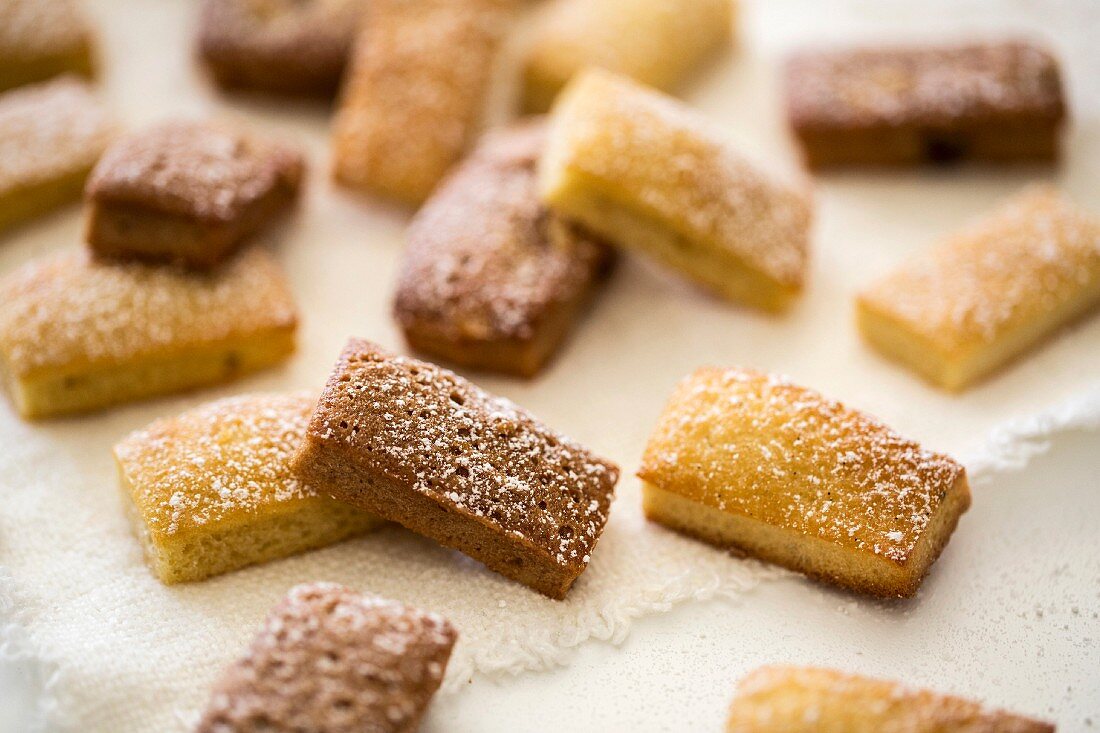 Financiers dusted with icing sugar