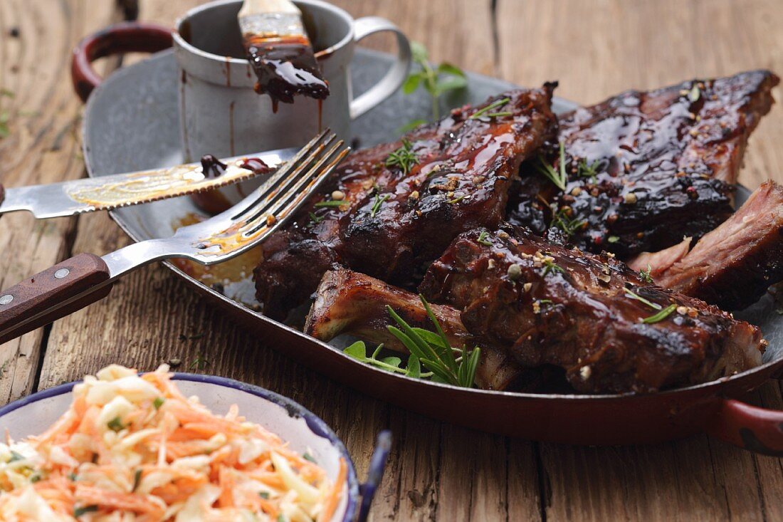 Spare ribs with coleslaw