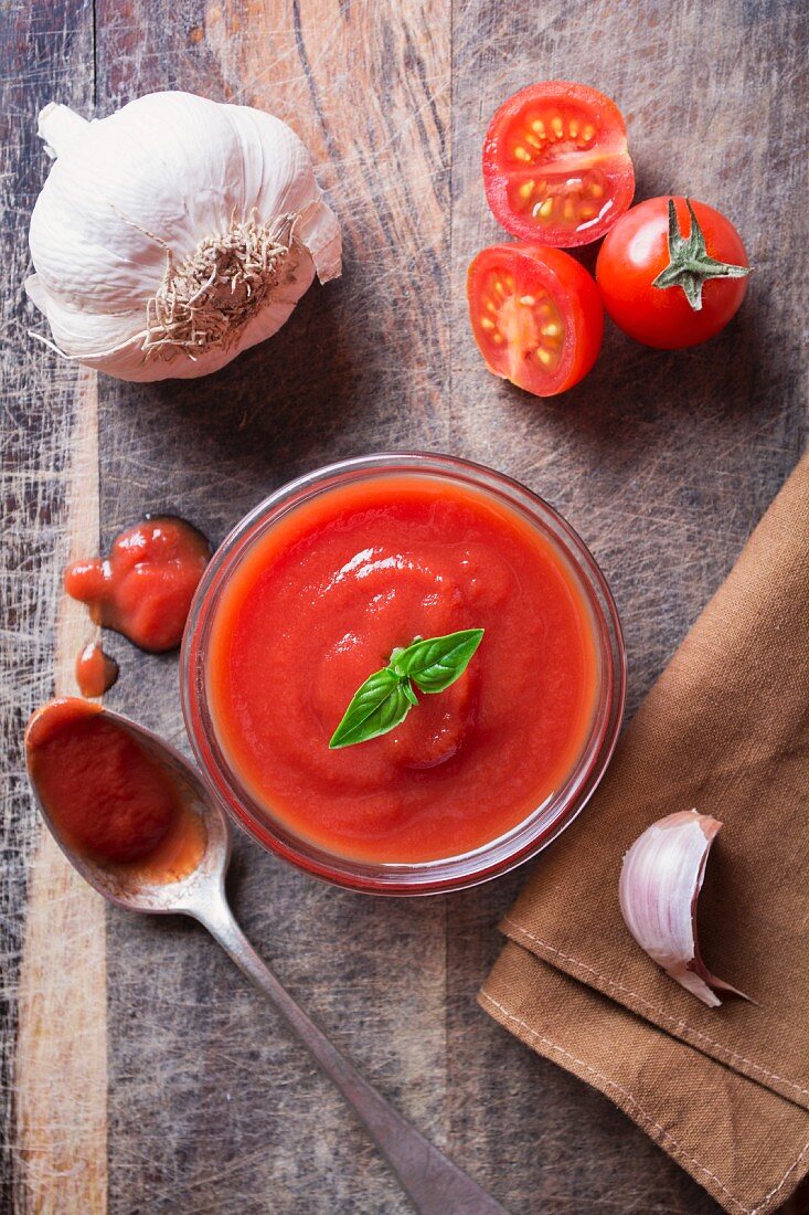 Tomato sauce and ingredients
