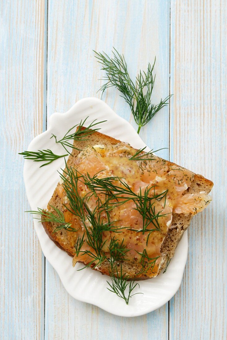 Belegtes Brot mit Graved Lachs