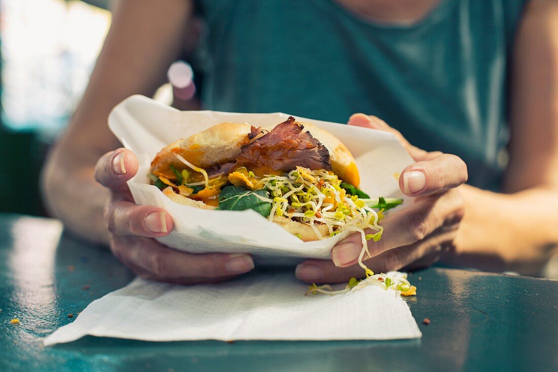 A roast beef sandwich with Brie and a mango dressing