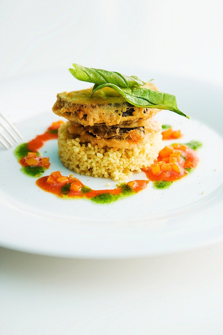 Auberginen-Piccata auf Reis mit Tomatensauce