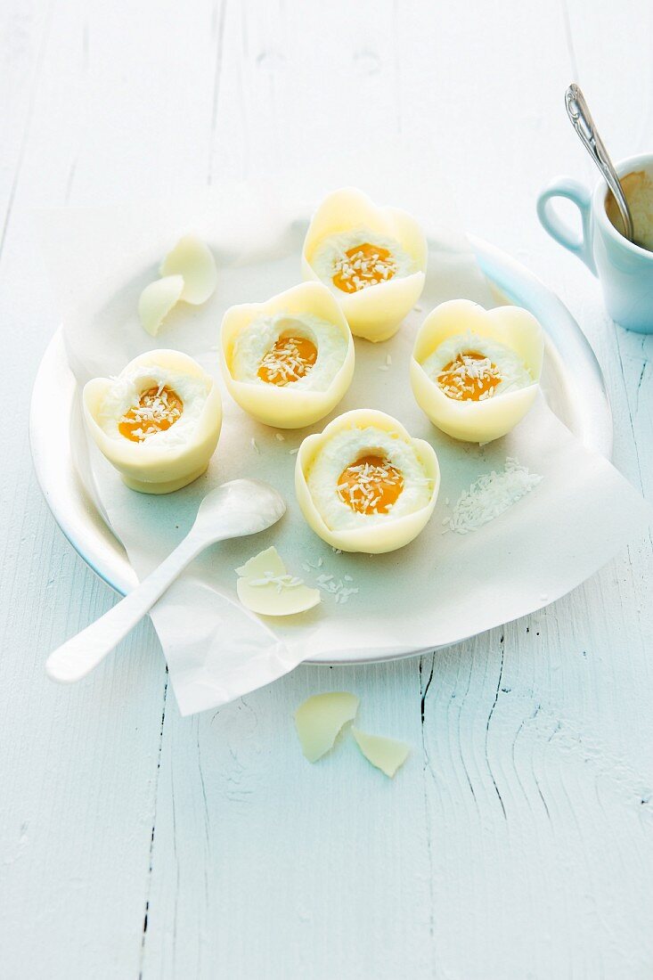 Falsches Mango-Ei in weisser Schokolade