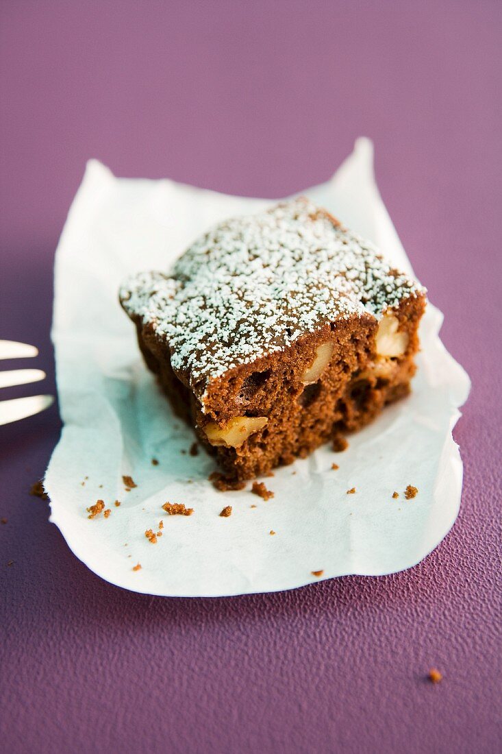 A brownie dusted with icing sugar