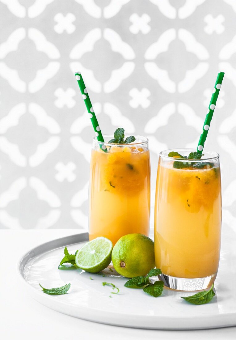 Mango and rum cocktails with limes and mint