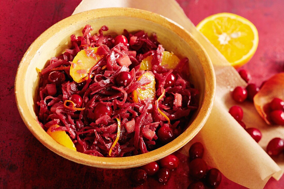 Red cabbage with oranges and cranberries