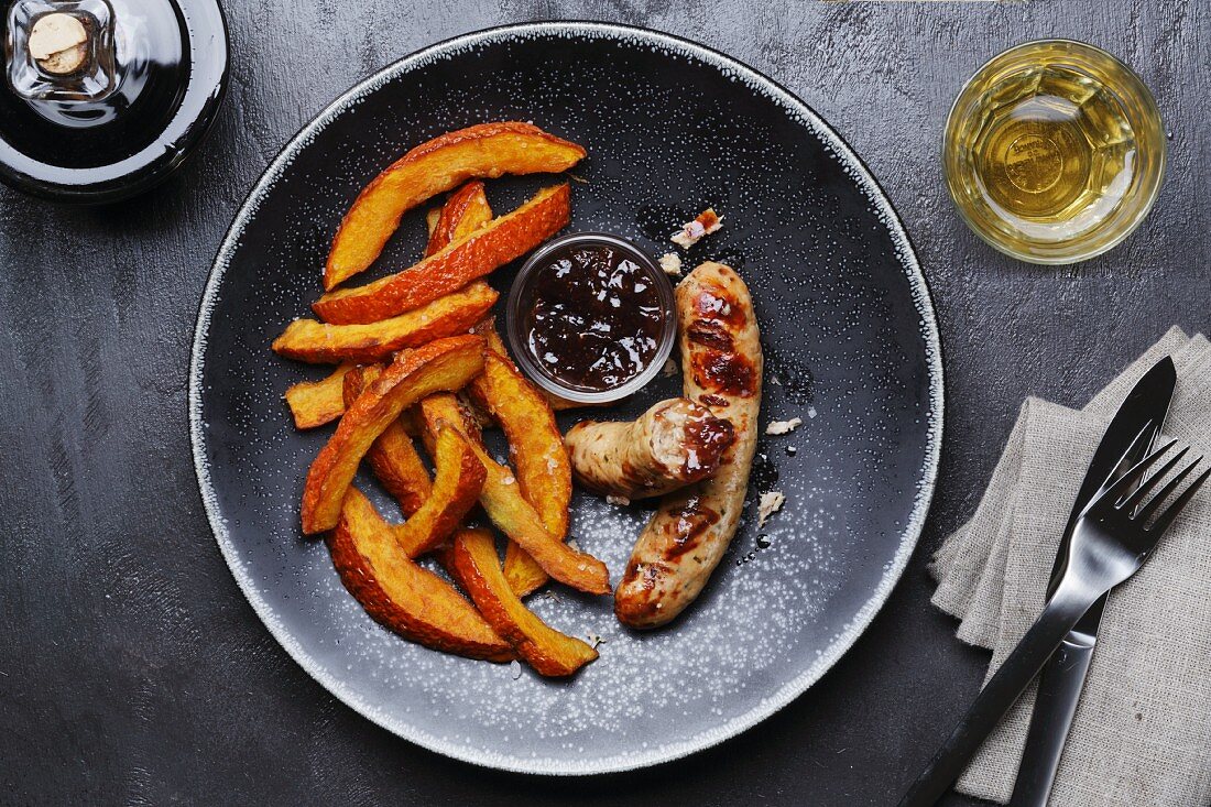 Veal sausage with fried pumpkin wedges and fig chutney