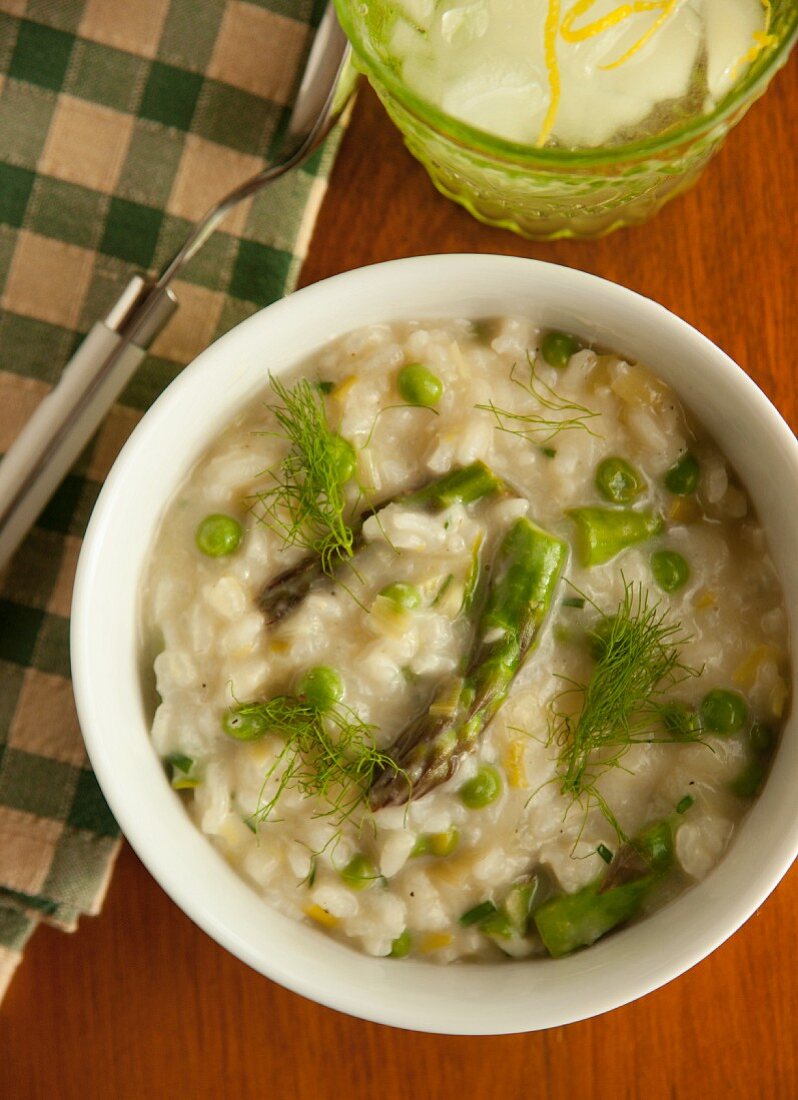 Risotto with green asparagus and peas (seen from above)