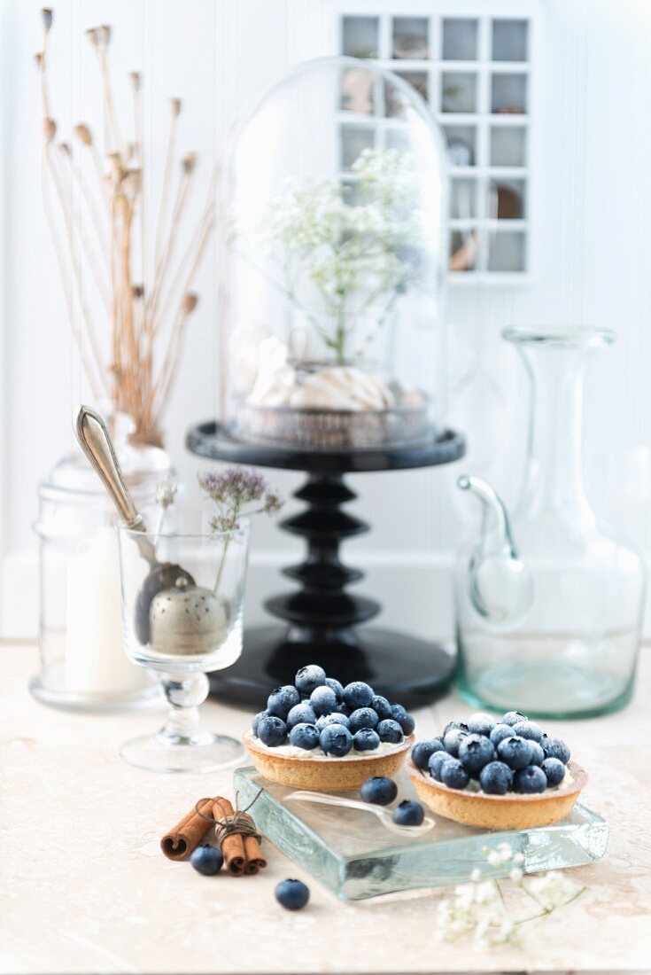 Blueberry tartlets with cinnamon