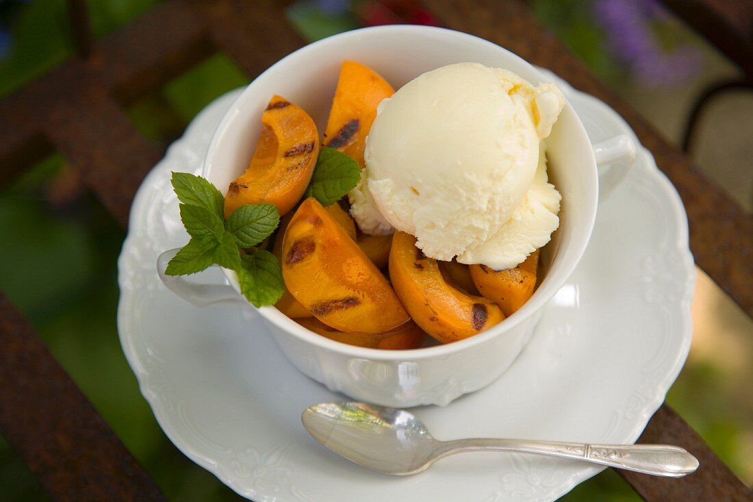 Grilled Apricots with Vanilla Ice Cream