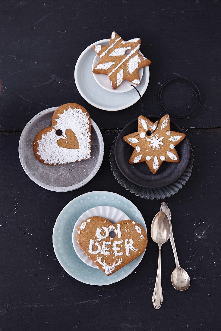 Gingerbread biscuits with icing sugar