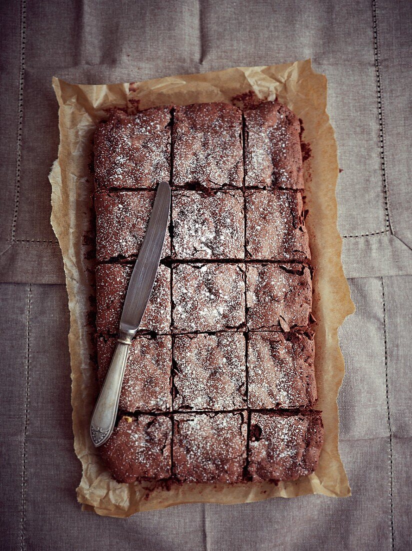 Schokoladen-Brownies mit Preiselbeeren zu Weihnachten