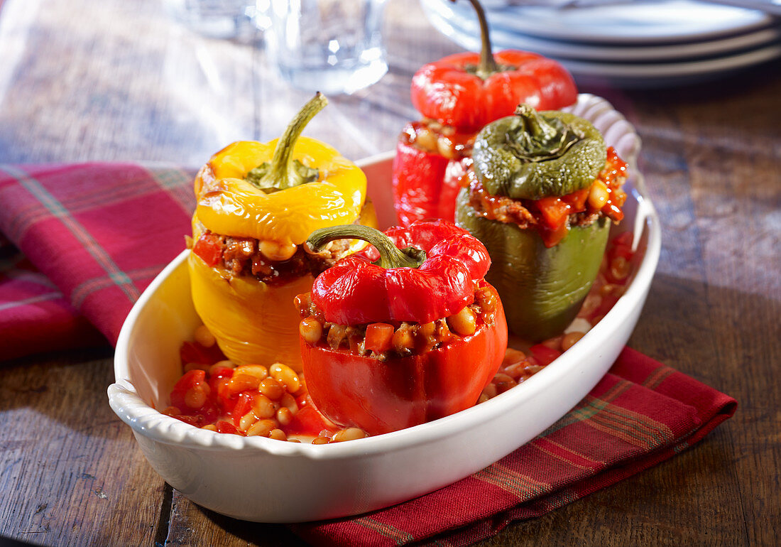 Peppers filled with beans and minced meat