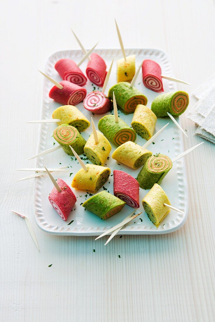 Colourful crêpe rolls