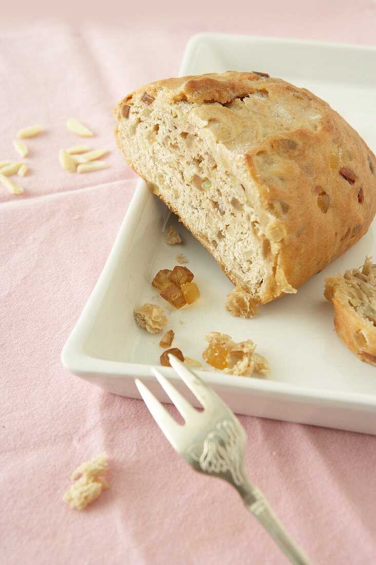 Diabetikerstollen mit Mandeln und kandierten Früchten