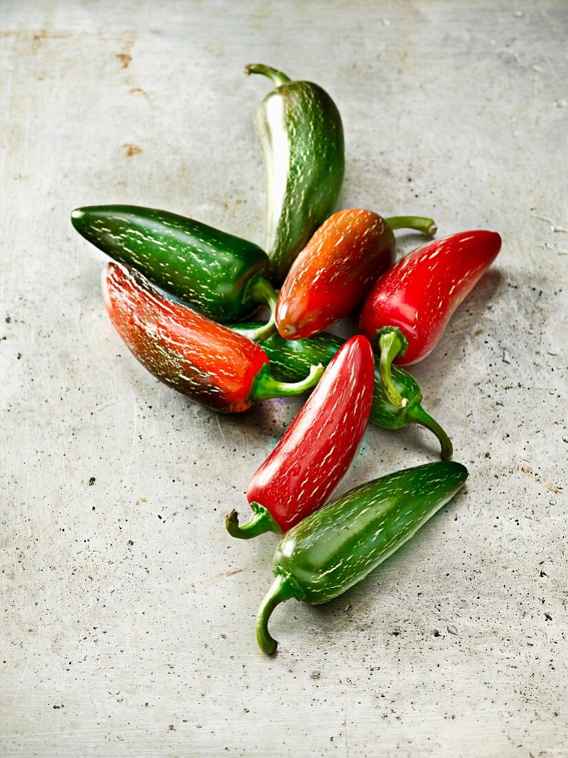 Frische rote und grüne Chilischoten