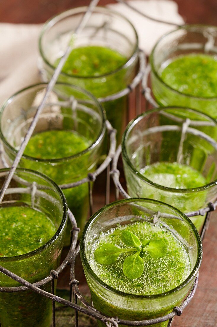 Grüne Feldsalat-Limo