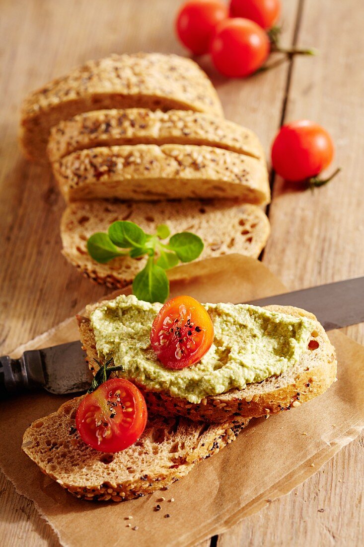 Brotaufstrich mit Feldsalat