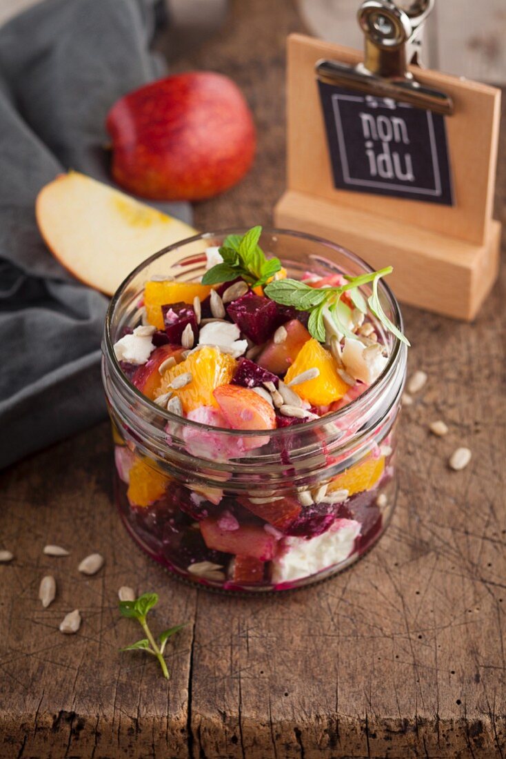 Beetroot salad with oranges and apples