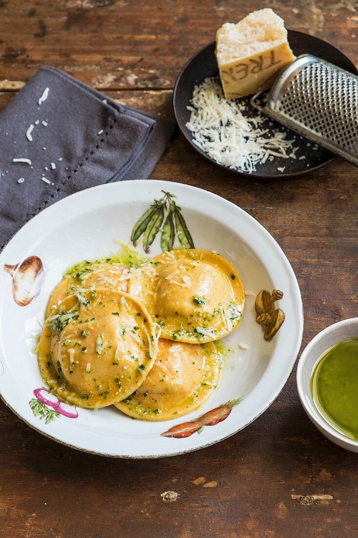 Ravioli with water cress pesto and Parmesan